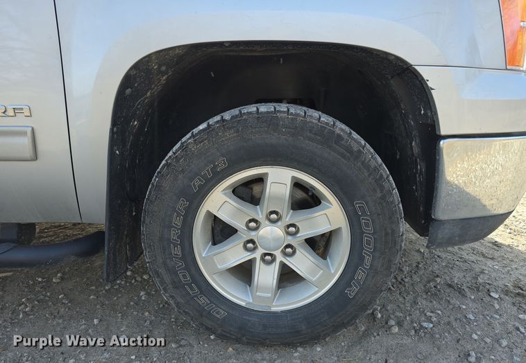 image for item DW3095 2011 GMC Sierra 1500 Ext. Cab pickup truck