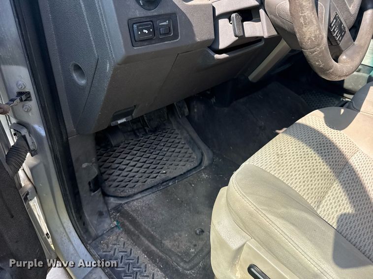 image for item DX3830 2010 Ford F150 SuperCab pickup truck