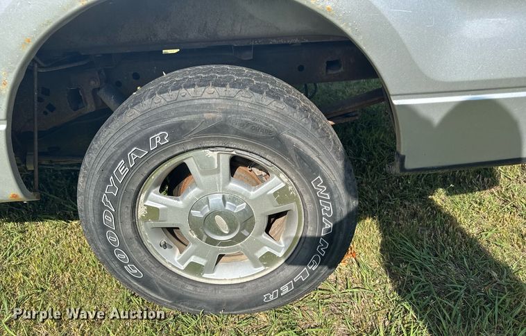 image for item DX3830 2010 Ford F150 SuperCab pickup truck