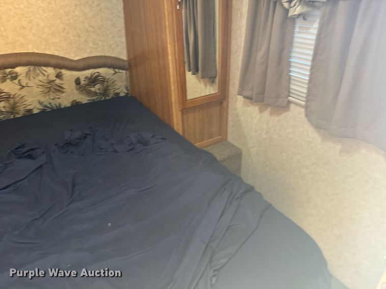 image for item DX3835 2007 Palomino 30FQSS camper