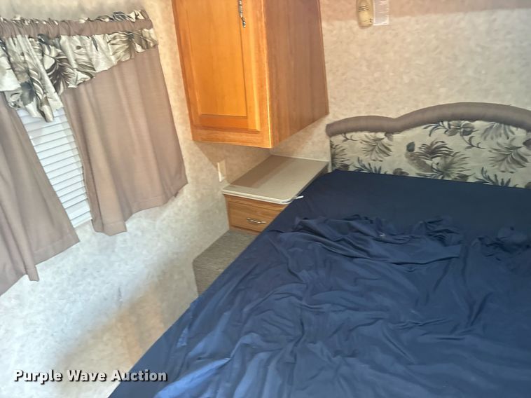 image for item DX3835 2007 Palomino 30FQSS camper