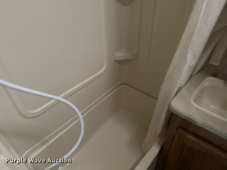 image for item DX3835 2007 Palomino 30FQSS camper