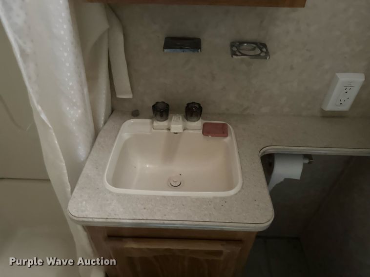 image for item DX3835 2007 Palomino 30FQSS camper