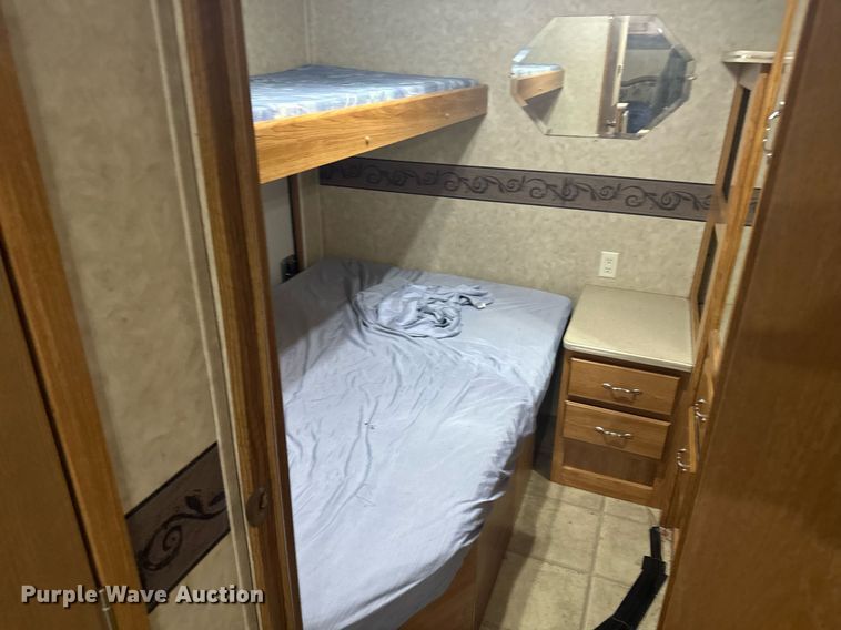 image for item DX3835 2007 Palomino 30FQSS camper