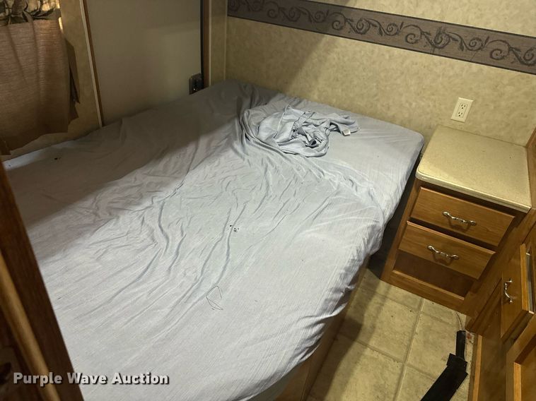 image for item DX3835 2007 Palomino 30FQSS camper