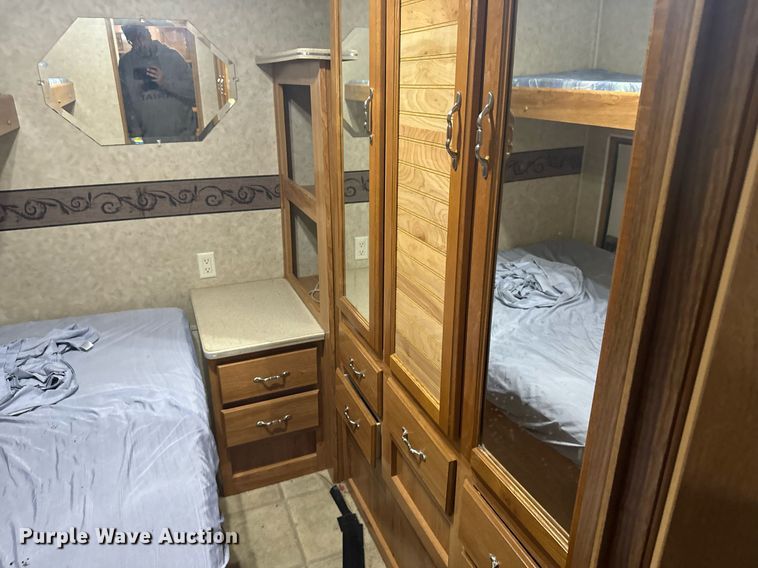 image for item DX3835 2007 Palomino 30FQSS camper