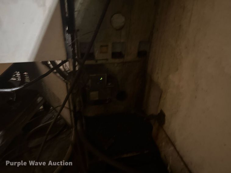 image for item DX3915 Milltronics RH33XP CNC mill