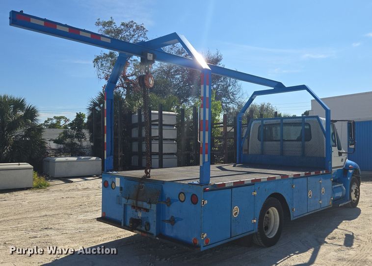 image for item EC3453 2002 International  4300 flatbed truck