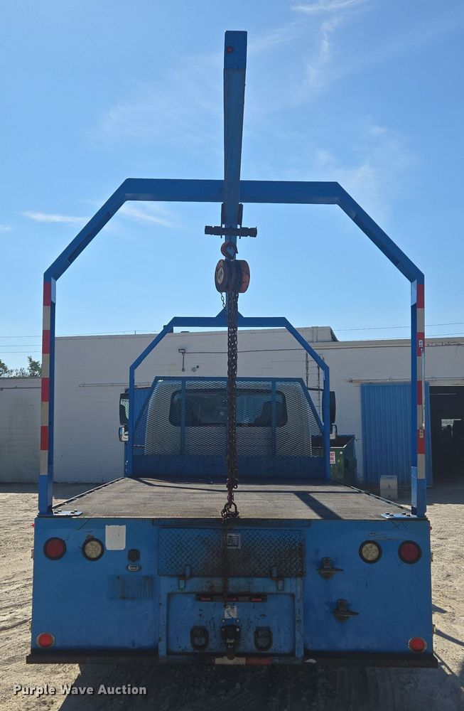 image for item EC3453 2002 International  4300 flatbed truck