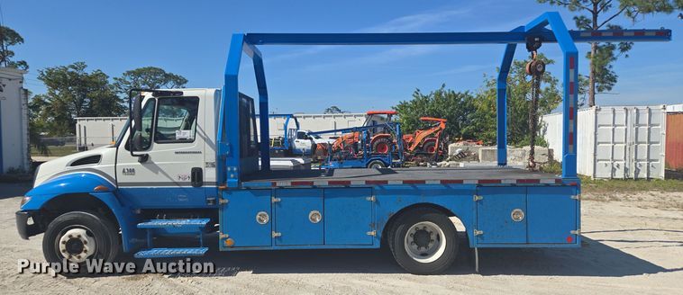 image for item EC3453 2002 International  4300 flatbed truck