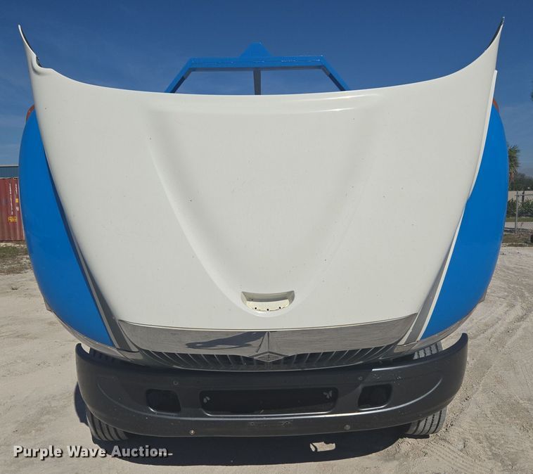 image for item EC3453 2002 International  4300 flatbed truck