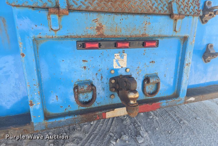 image for item EC3453 2002 International  4300 flatbed truck