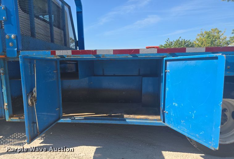 image for item EC3453 2002 International  4300 flatbed truck