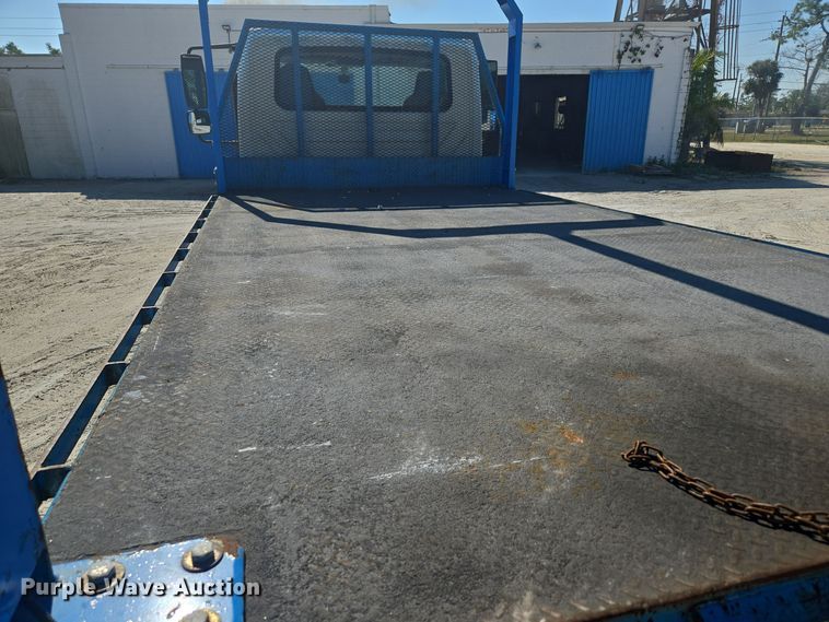 image for item EC3453 2002 International  4300 flatbed truck