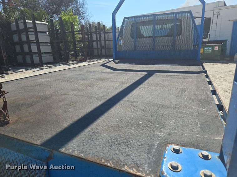 image for item EC3453 2002 International  4300 flatbed truck