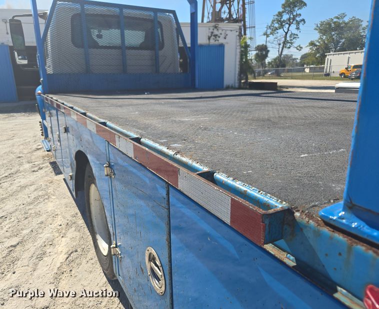 image for item EC3453 2002 International  4300 flatbed truck