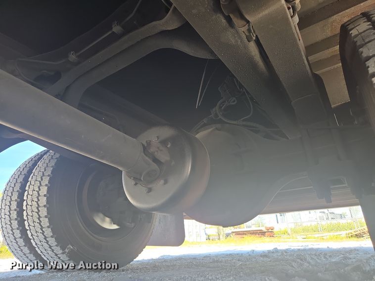 image for item EC3453 2002 International  4300 flatbed truck