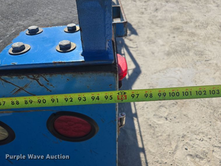 image for item EC3453 2002 International  4300 flatbed truck