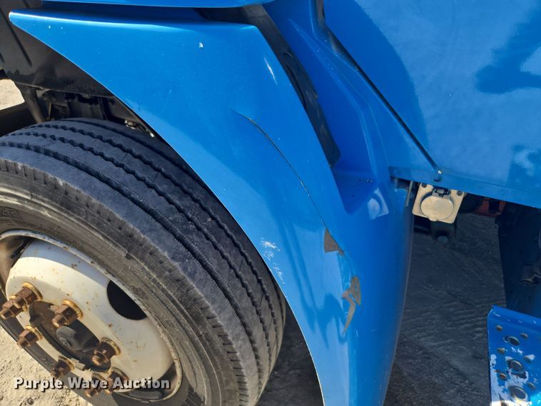 image for item EC3453 2002 International  4300 flatbed truck