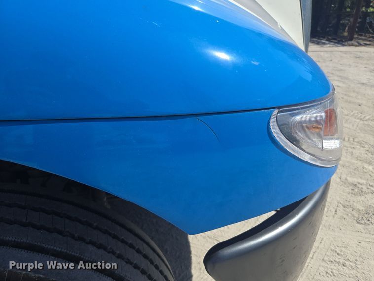 image for item EC3453 2002 International  4300 flatbed truck