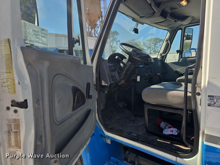 image for item EC3453 2002 International  4300 flatbed truck