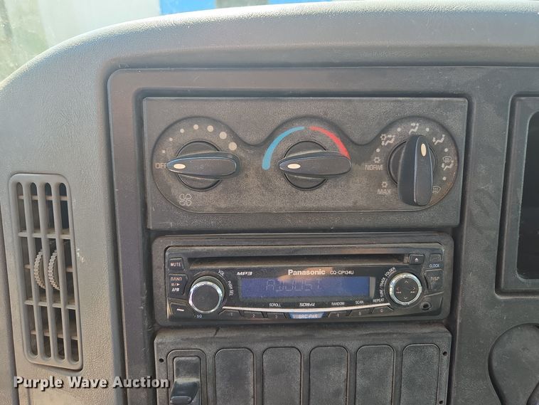 image for item EC3453 2002 International  4300 flatbed truck