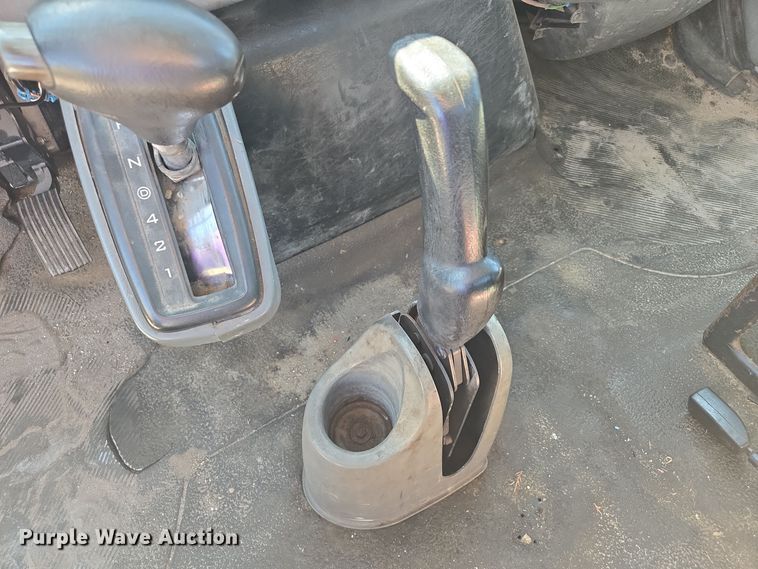 image for item EC3453 2002 International  4300 flatbed truck