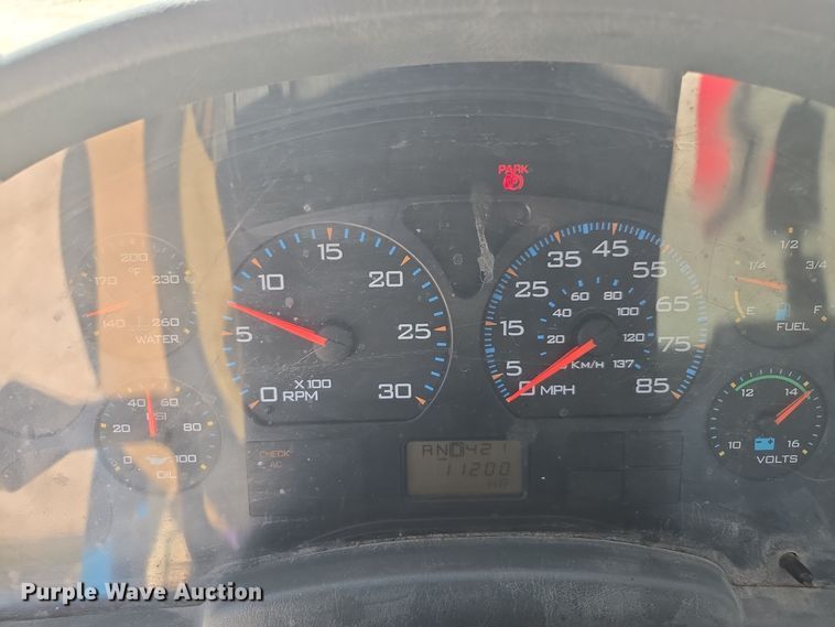 image for item EC3453 2002 International  4300 flatbed truck