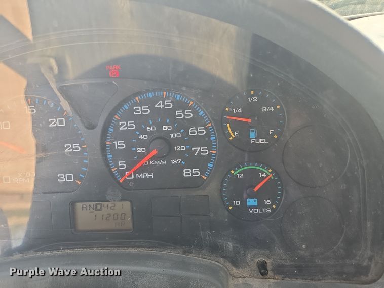 image for item EC3453 2002 International  4300 flatbed truck