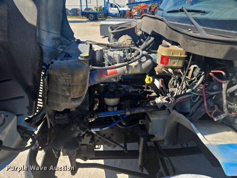 image for item EC3453 2002 International  4300 flatbed truck