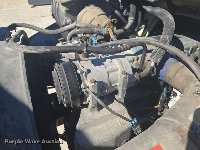 image for item EC3453 2002 International  4300 flatbed truck