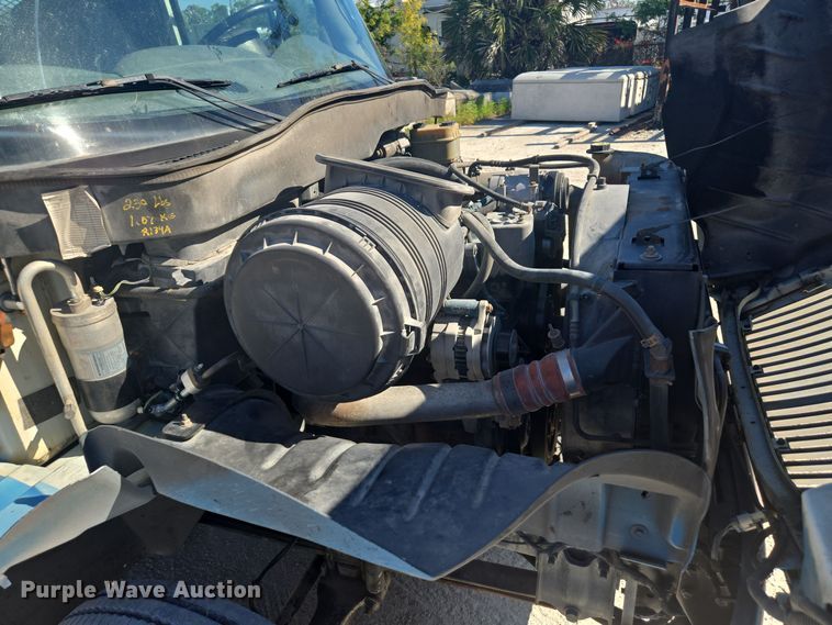 image for item EC3453 2002 International  4300 flatbed truck