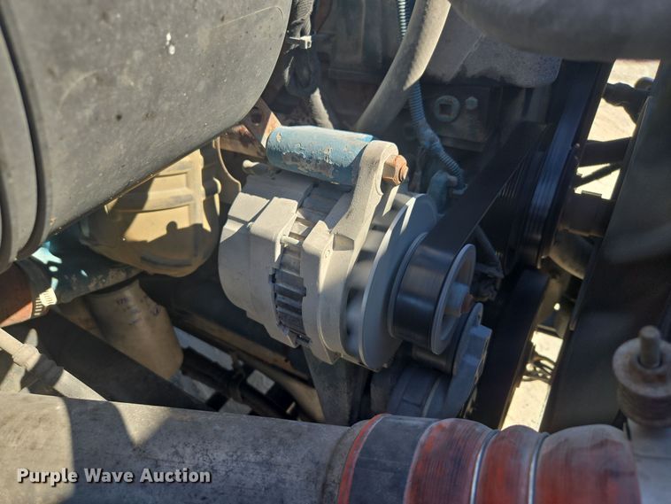 image for item EC3453 2002 International  4300 flatbed truck