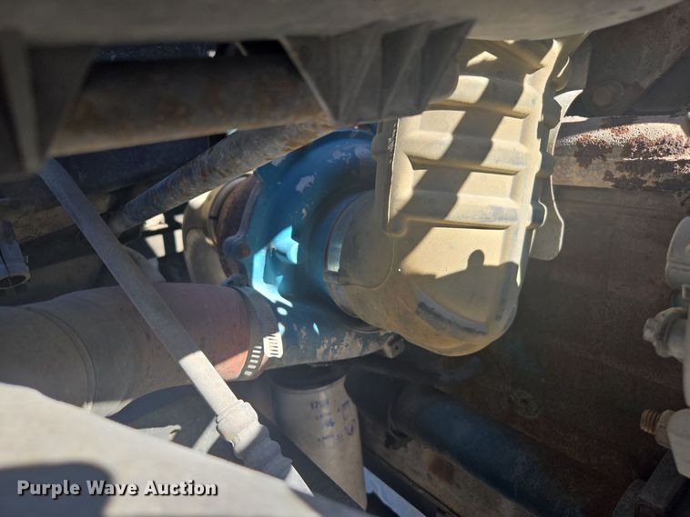 image for item EC3453 2002 International  4300 flatbed truck