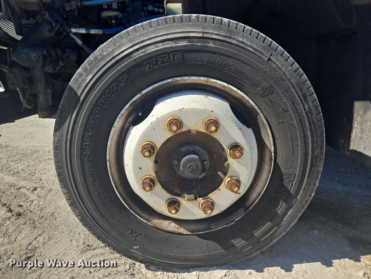 image for item EC3453 2002 International  4300 flatbed truck