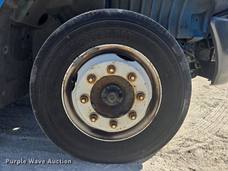 image for item EC3453 2002 International  4300 flatbed truck