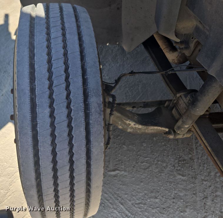 image for item EC3453 2002 International  4300 flatbed truck