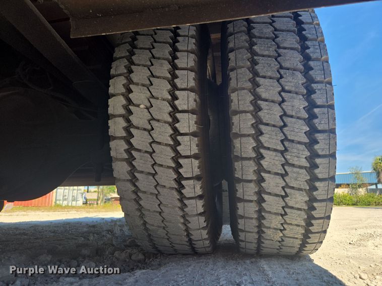 image for item EC3453 2002 International  4300 flatbed truck