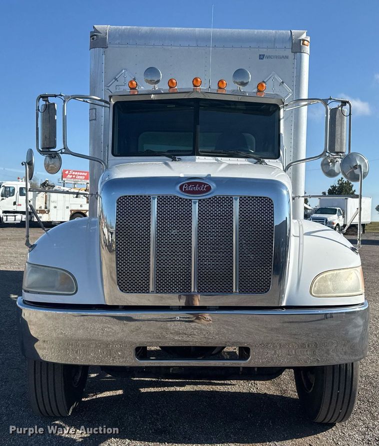 image for item EG2229 2006 Peterbilt 335 box truck