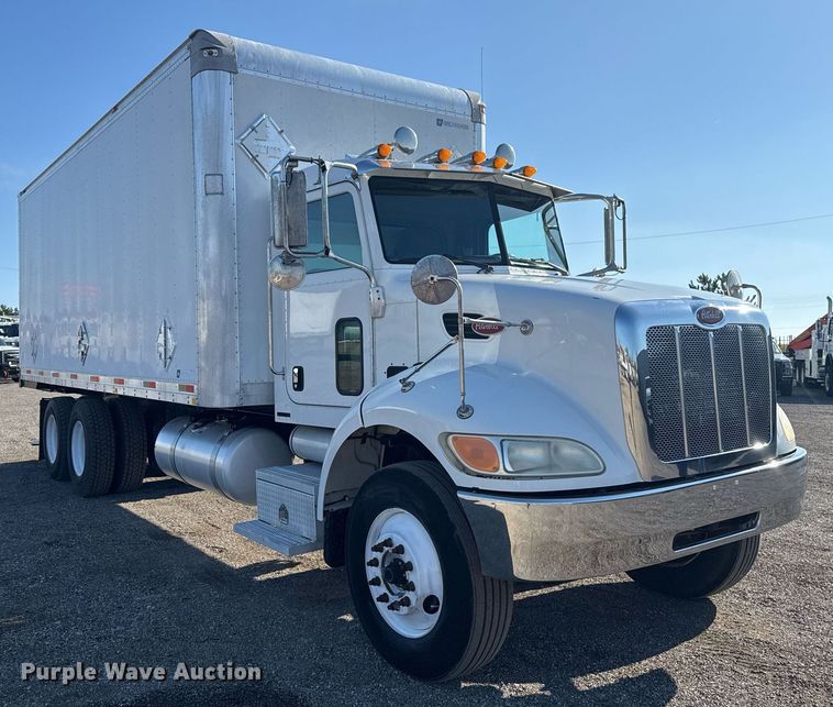 image for item EG2229 2006 Peterbilt 335 box truck