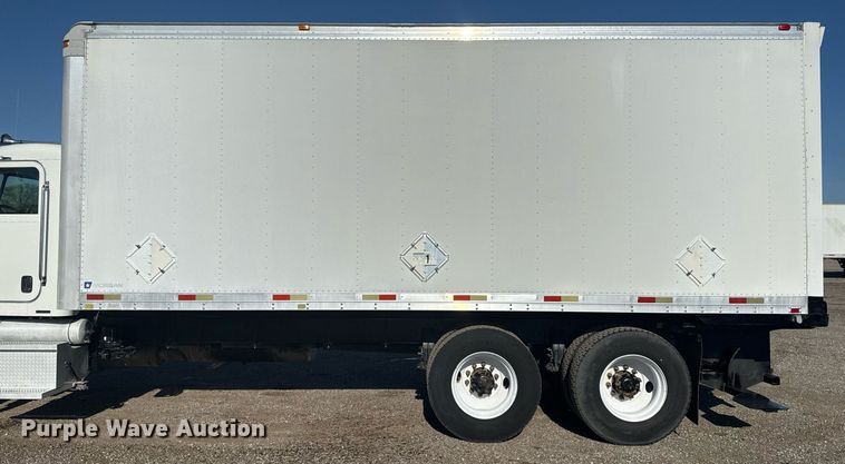 image for item EG2229 2006 Peterbilt 335 box truck