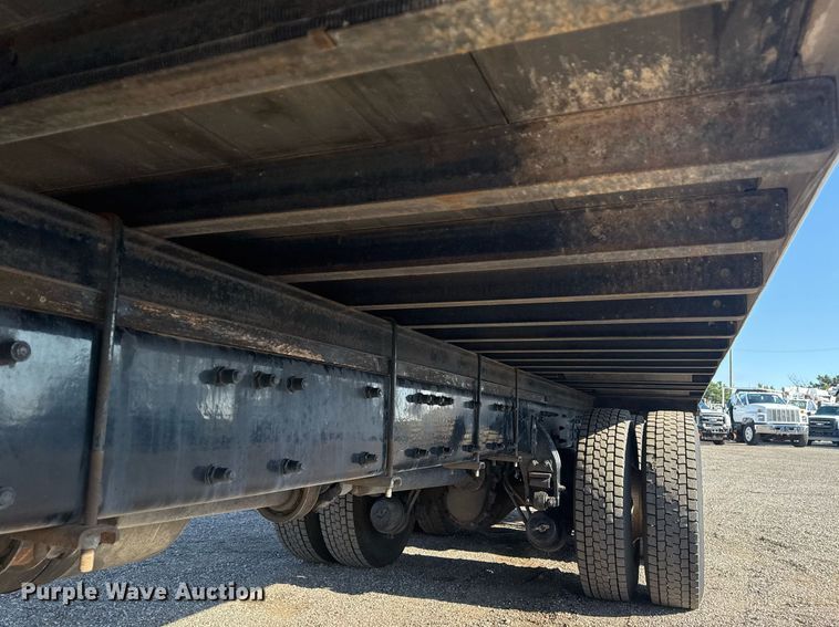 image for item EG2229 2006 Peterbilt 335 box truck