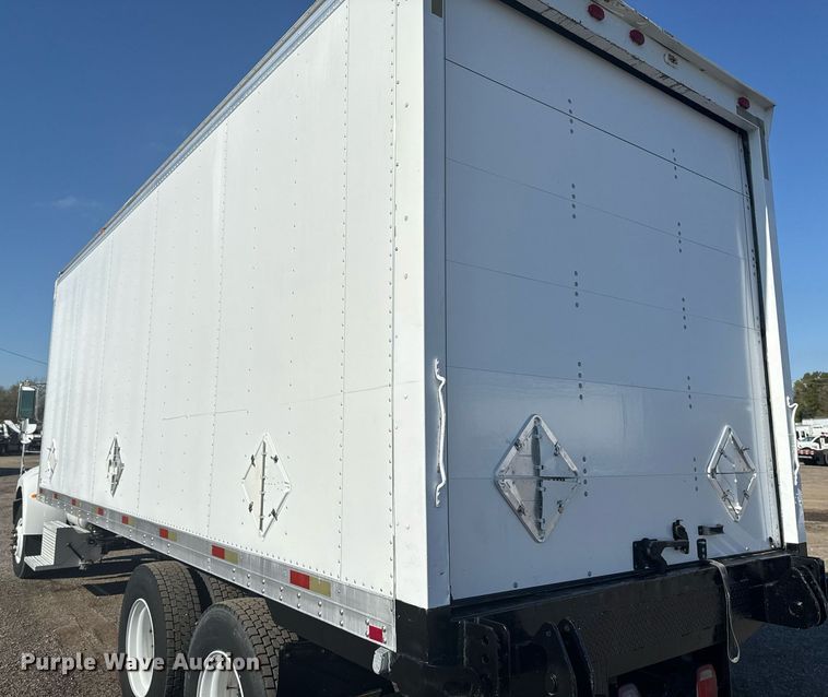 image for item EG2229 2006 Peterbilt 335 box truck