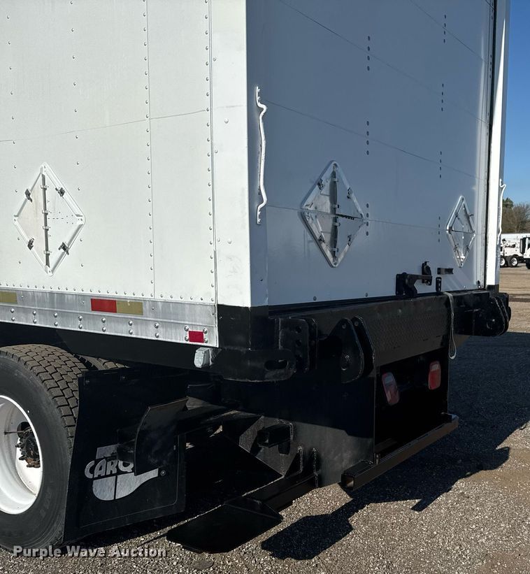 image for item EG2229 2006 Peterbilt 335 box truck