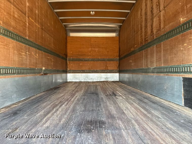 image for item EG2229 2006 Peterbilt 335 box truck