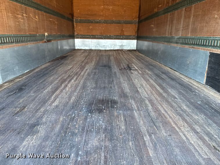 image for item EG2229 2006 Peterbilt 335 box truck