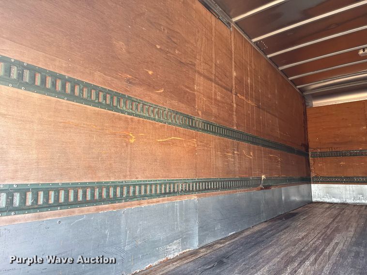 image for item EG2229 2006 Peterbilt 335 box truck