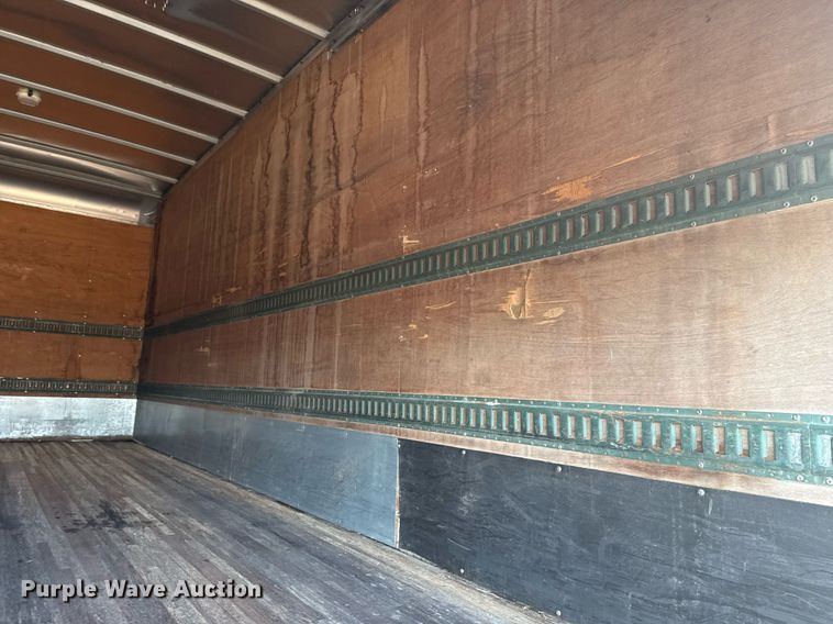 image for item EG2229 2006 Peterbilt 335 box truck