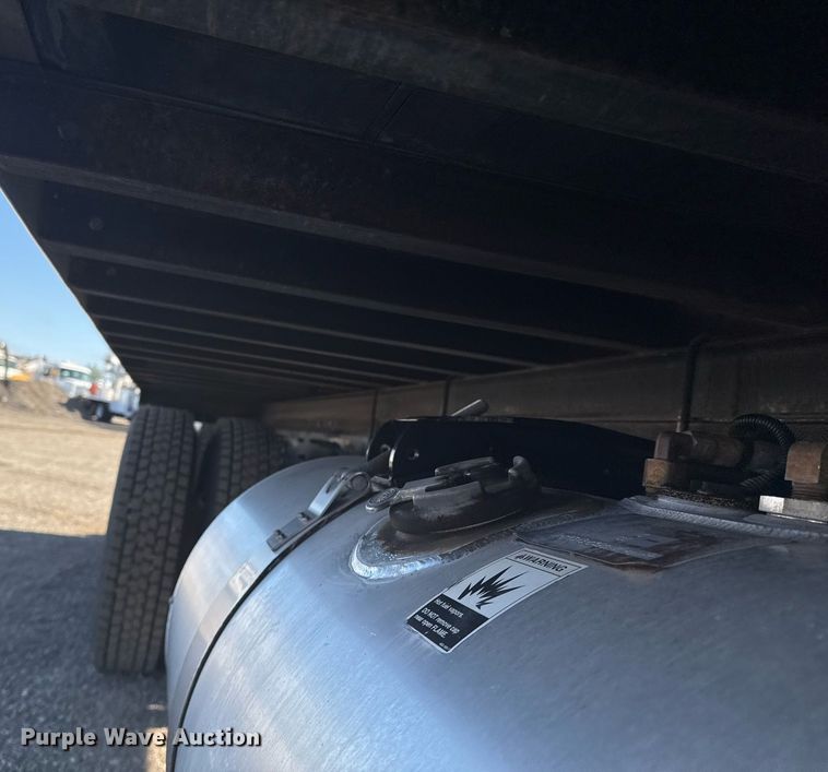 image for item EG2229 2006 Peterbilt 335 box truck