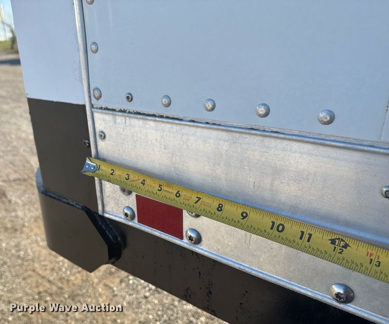 image for item EG2229 2006 Peterbilt 335 box truck